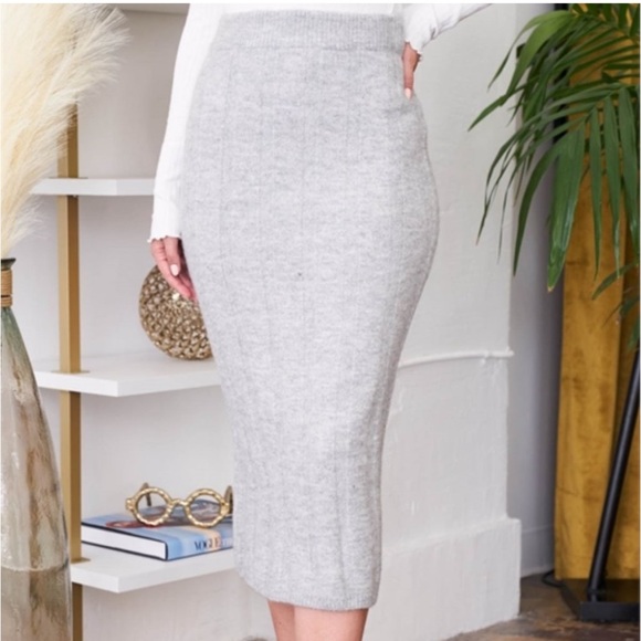 So Soft Gray Sweater Knit Skirt - Picture 4 of 7